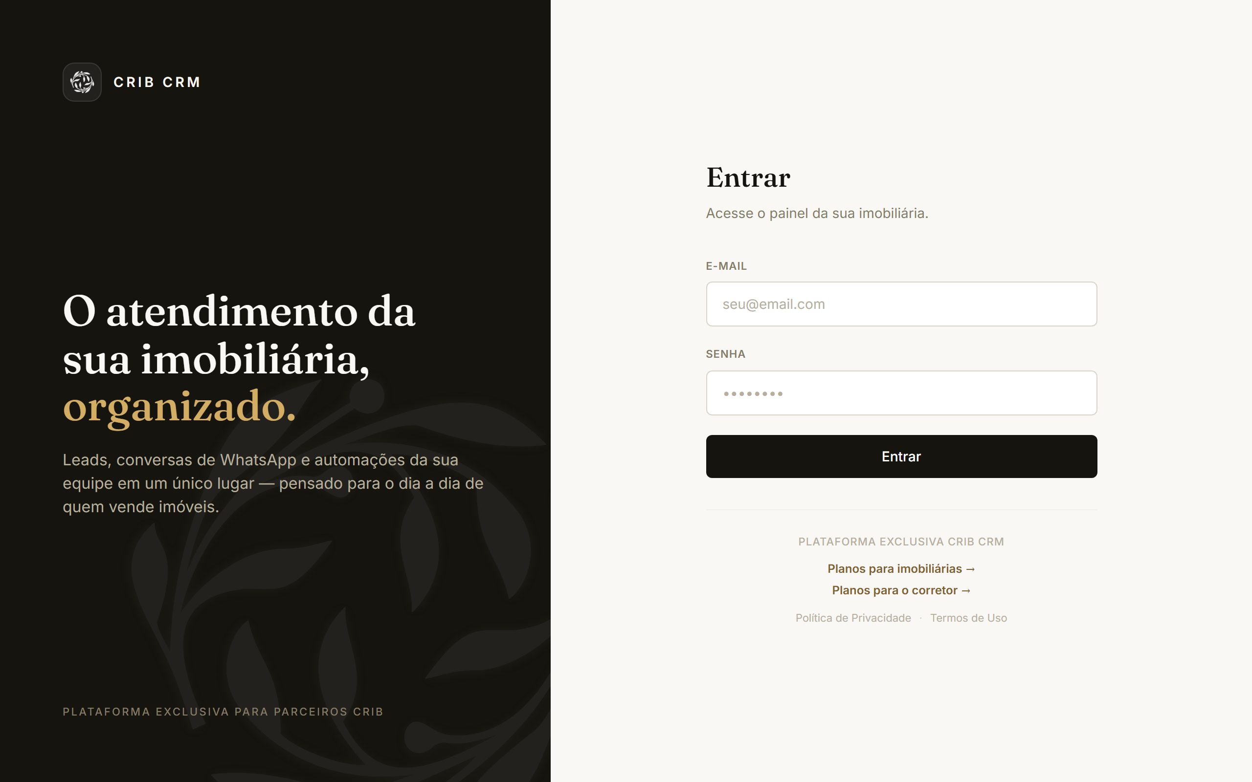 Tela de acesso do Crib CRM, com a chamada 'O atendimento da sua imobiliária, organizado'